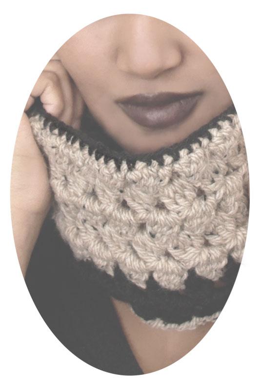 Col crochet black & beige