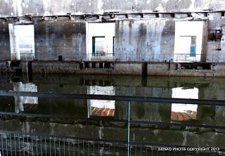 Base sous marine de Bordeaux: photos sur les ombres et la lumière