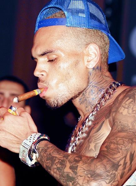Chris Brown qui fume