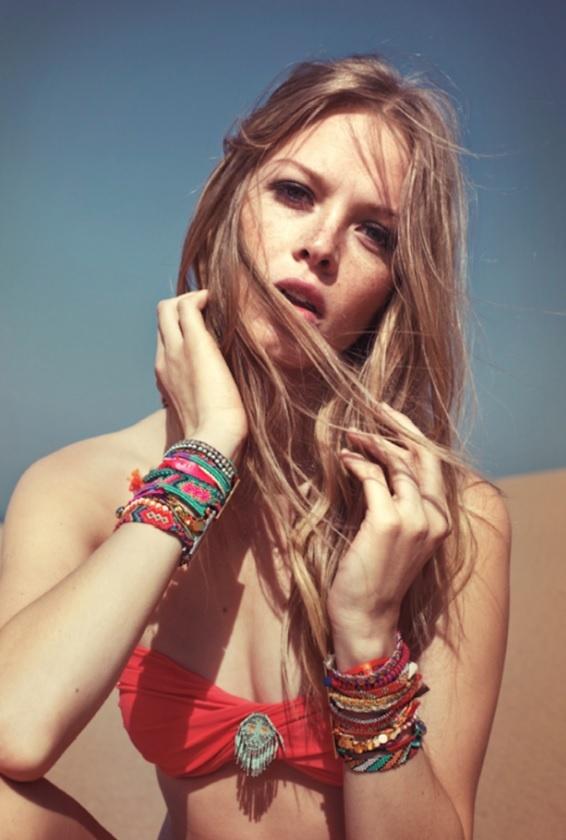 Lookbook Hipanema été  2013 : coquillages, bikinis et jolis bracelets
