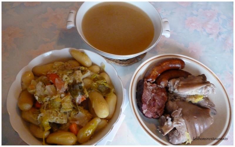BOUILLON DE LÉGUMES AUX CROÛTONS AILLÉS