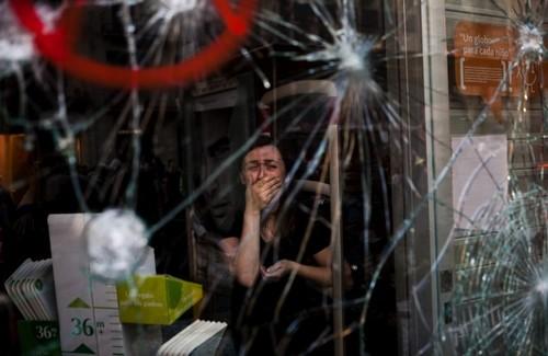 Mireia Arnau, son magasin détruit par les manifestations à Barcelone. 3ème prix dans la catégorie 