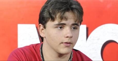 PRINCE JACKSON EMBAUCHE POUR UN PREMIER EMPLOI