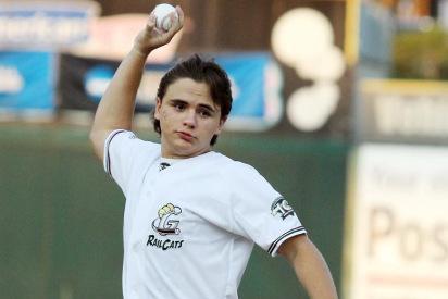 PRINCE JACKSON EMBAUCHE POUR UN PREMIER EMPLOI (base ball) PRINCE JACKSON EMBAUCHE POUR UN PREMIER EMPLOI