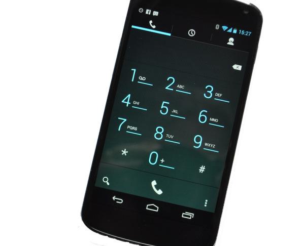 nexus 4 telephone descary Le Nexus 4, probablement le meilleur smartphone de sa catégorie