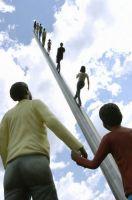 Walking to the Sky par Jonathan Borofsky