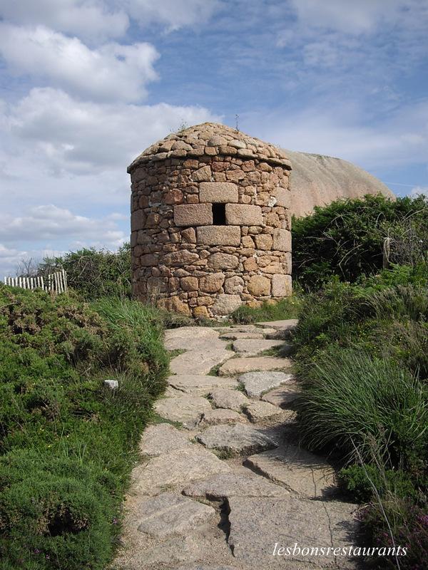 PLOUMANAC'H(22)-Des landes...Des rochers...et Des douaniers