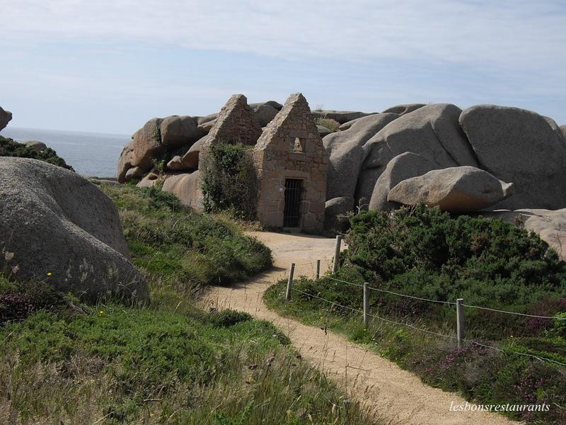 PLOUMANAC'H(22)-Des landes...Des rochers...et Des douaniers