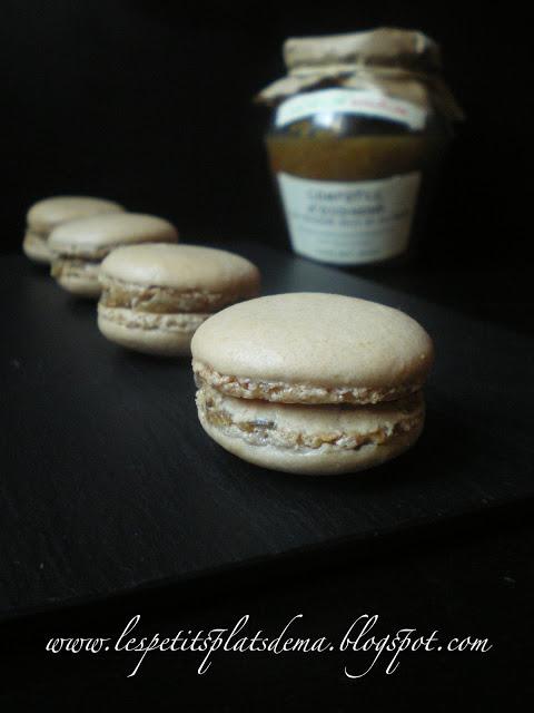 Macarons au foie gras et compotée d’oignons