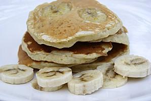 pancakes_banane_crêpes_brunch_recette américaine_sirop érable_petit déjeuner