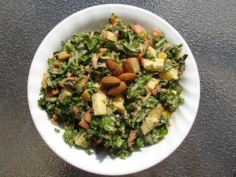 Salade de chou kale avec sa vinaigrette crémeuse à l'amande & cari
