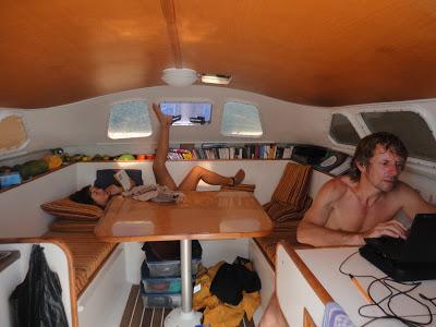 Tuamotu, paradis turquoise et requins...