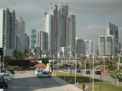 Panama-ciudad con amigos viajeros y malabaristas
