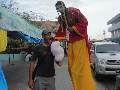 Panama-ciudad con amigos viajeros y malabaristas