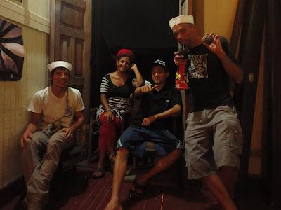 Panama-ciudad con amigos viajeros y malabaristas