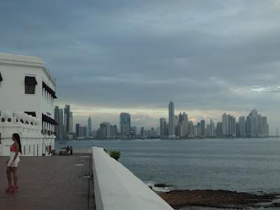 Panama-ciudad con amigos viajeros y malabaristas