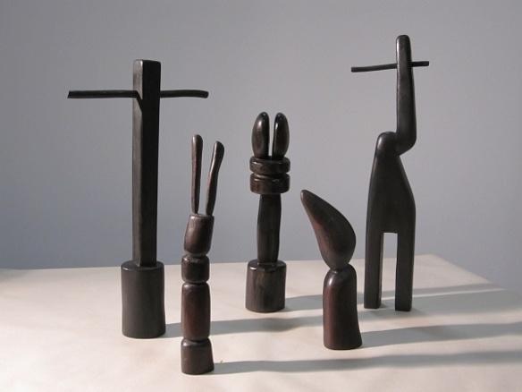 Jean-Paul Thaéron, Ensemble de sculptures, bois taillé, 2008-2012, collection particulière, cliché J.P. Thaéron