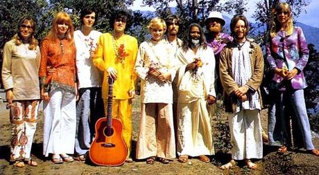 John, Cynthia, Paul & Jane, George & Pattie , Jenny &  Donovan, Mike, Mia & Prudence & John F, Paul H, Ringo & Maureen en Inde