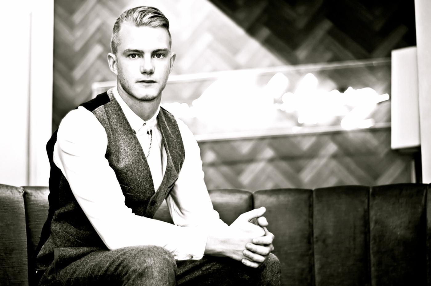 BEAU comme Ed Drewett