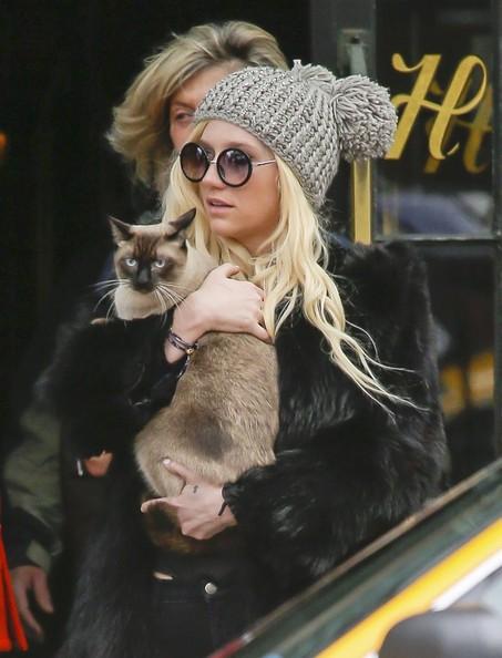 Ke$ha montre sa chatte dans les rues de New-York !