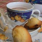 Interlude (gourmand) : et si l’on faisait des madeleines et du chocolat chaud pour se réchauffer ?
