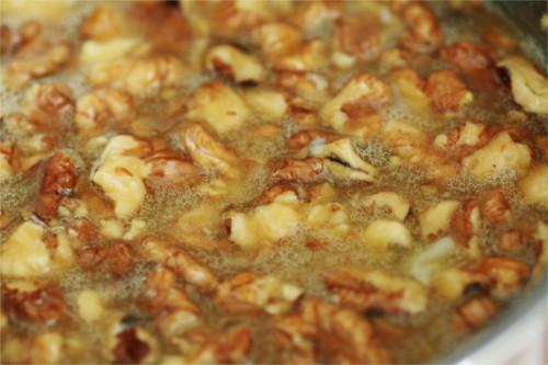 mélange noix, sucre, oeuf, beurre, miel