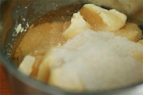 mélange sucre, beurre, miel