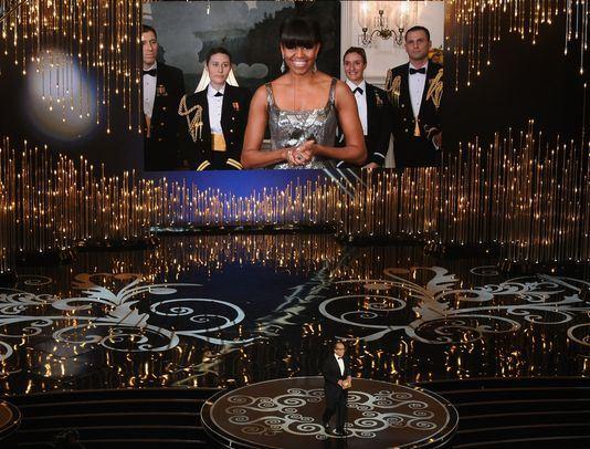 En duplex Michelle Obama  dans un salon de la Maison Blanche, a ouvert l'enveloppe  et a annoncé le vainqueur : Argo, de et avec Ben Affleck