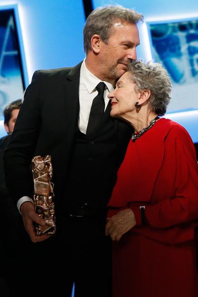 01-costner-riva-cesar-2013_0