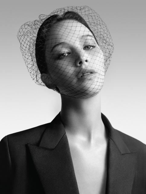 Mode : Jennifer Lawrence pour Miss Dior, les premiers clichés