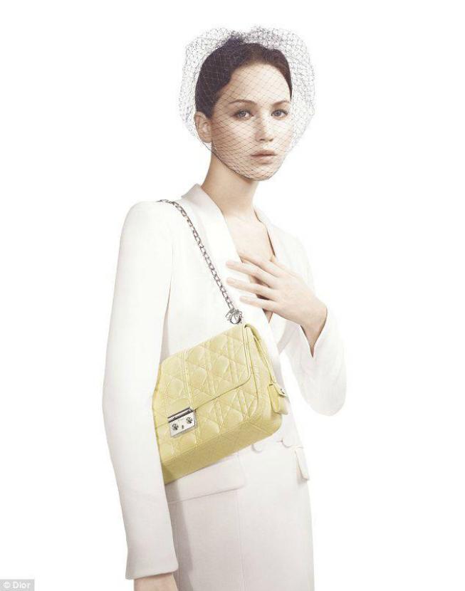 Miss-Dior-Handbag-jennifer-lawrence-nouvelle-egerie-2013--6.jpg