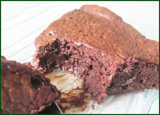Gâteau fondant mousseux au chocolat (comme une mousse au chocolat)