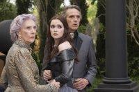 Sublimes-Creatures-Photo-Alice-Englert-Eileen-Atkins-Jeremy-Irons-01