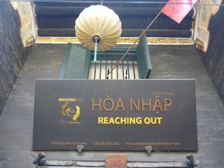 05 |  Hoa Nhap (Reaching Out) : shopping et bonne action !