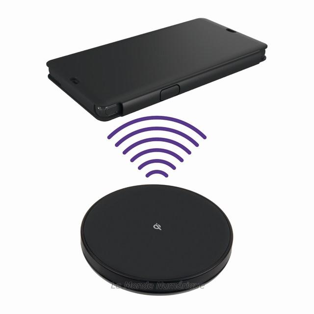 MWC 2013 : Flip ‘n’ Charge, une solution de recharge sans fil pour le smartphone Sony Xperia Z