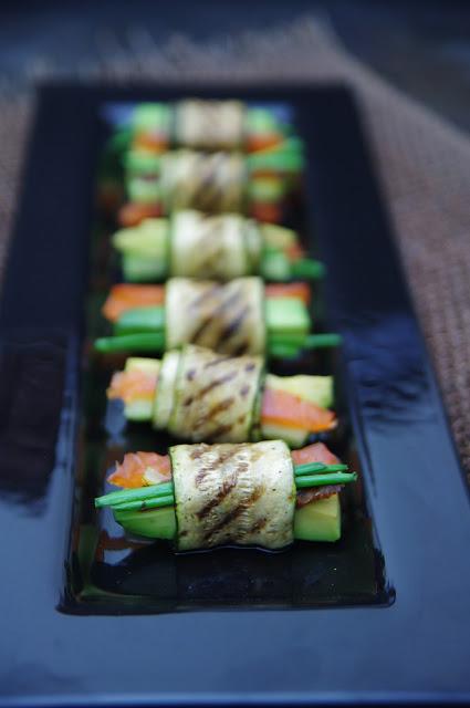 PETITS ROULES DE COURGETTES GRILLEES AU SAUMON ET CITRONS CONFITS