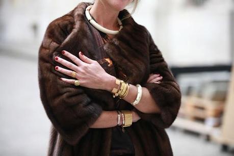 les bijoux d'Aurélie Bidermann http://www.vogue.fr/defiles/street-looks/diaporama/street-looks-a-la-fashion-week-automne-hiver-2013-2014-de-paris-jour-1/12058/image/722235#les-bijoux-d-039-aurelie-bidermann