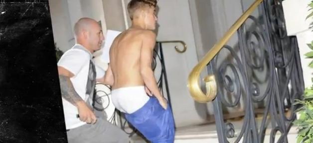 PHOTO Justin Bieber se ballade torse nu dans Londres
