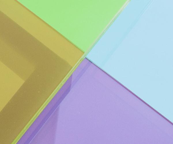 Spectrum la table arc en ciel par Isabella Sundqvist