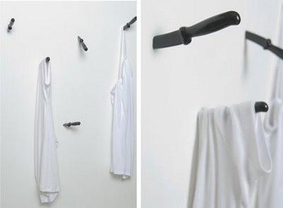 Poignard dans le mur