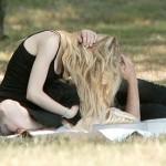 Avril Lavigne se fait peloter dans un parc