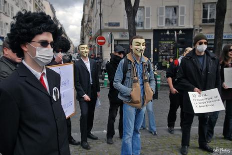 Nono Le clown et The Anonymous contre l'église de scientologie