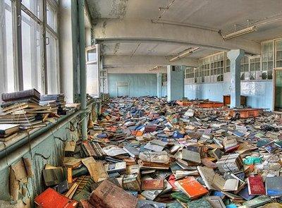 Bibliothèque abandonnée Abandoned library