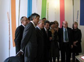 Jean-Louis Borloo et Luc Chatel ont signé, le 11 avril, la charte d’engagement et d’objectifs pour une publicité éco-responsable
