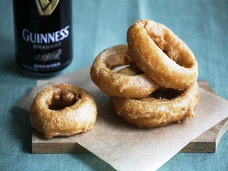 15 Recettes à Base de Guinness pour Fêter l’Irlande & la Saint Patrick ! Stout Battered Onion Rings