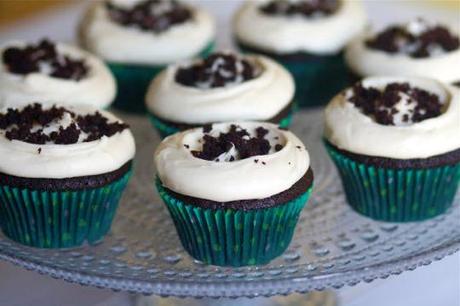 15 Recettes à Base de Guinness pour Fêter l’Irlande & la Saint Patrick ! Chocolate Guinness Cupcakes with Bailey’s Cream Cheese Frosting