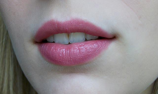 Dark Lips vs Nude Lips avec Revlon