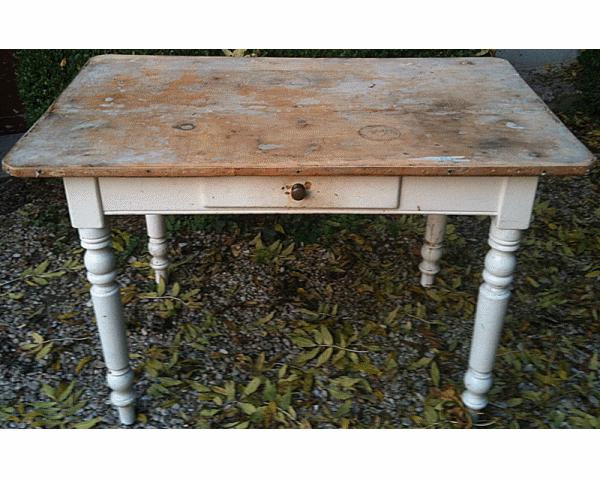 Table moulurée 60-anigif