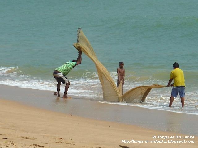 Trempette et surf artisanal à Tangalle au Sri Lanka !