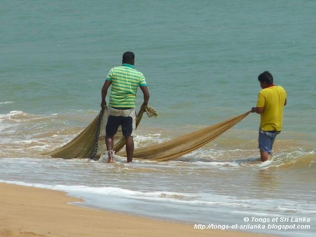 Trempette et surf artisanal à Tangalle au Sri Lanka !